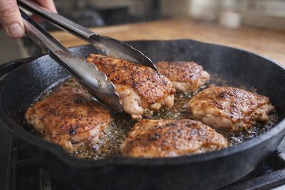 How to Pan-Fry Boneless, Skinless Chicken Thighs: ...